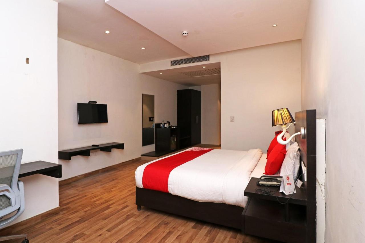 Capital O 19296 Joy Inn & Suites Bhiwadi Eksteriør billede