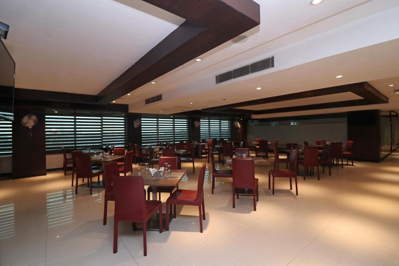 Capital O 19296 Joy Inn & Suites Bhiwadi Eksteriør billede